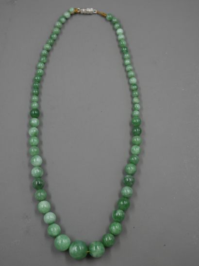 null Collier en perles de jade en chute - Poids : 44,40gr - Longueur 46cm