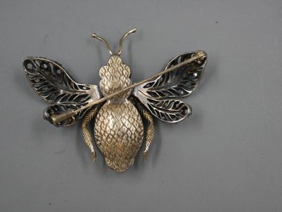 null Broche abeille en or jaune 18k et argent - Les ailes ajourées agrémentées de...
