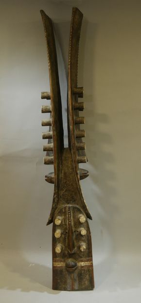 null AFRIQUE DE L’OUEST - Instrument de musique à cordes en bois naturel polychrome...