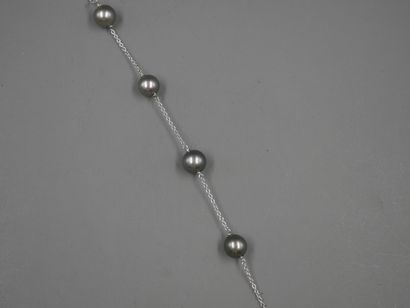 null Bracelet en or blanc 18k orné de cinq perles de Tahiti grises de 9,5 à 10mm...