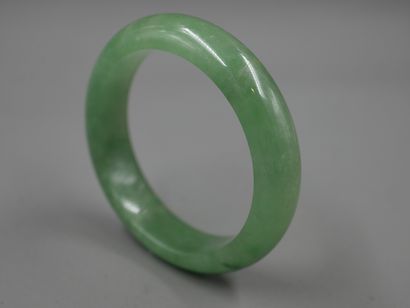 null Bracelet jonc en Jade - Poids : 89,30gr - Diamètre intérieur 6,3cm