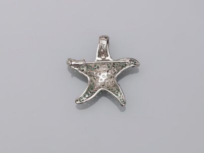 null Pendant brooch representing a starfish in 18k white gold paved with emeralds...