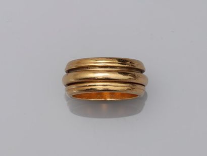 null PIAGET - Wedding band in 18k yellow gold including a mobile ring - Signed -...