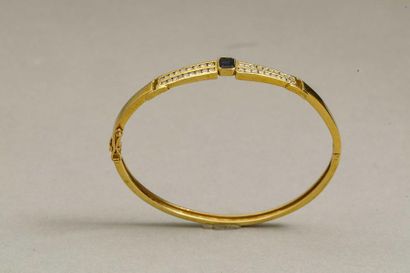 null Bracelet opening bezel in 18k yellow gold surmounted by two lines of brilliants...