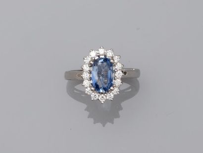 null Oval Pompadour ring in 18k white gold surmounted by an oval sapphire of about...