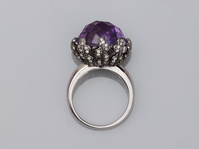 null Important 18k white gold ring decorated with a faceted amethyst of about 10cts...