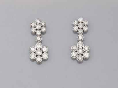 null Pair of 18k white gold mobile earrings with flower motifs entirely set with...