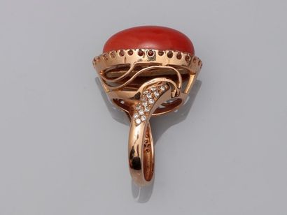 null Ring in 18k yellow gold set with an important coral cabochon surrounded by a...
