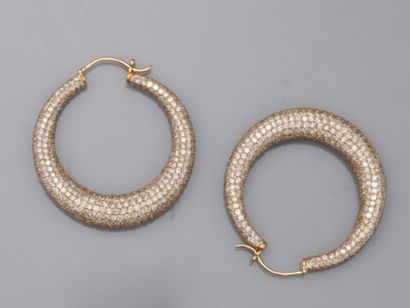null Pair of creoles in 18k yellow gold paved with diamonds - PB: 17,40gr - Diameter...