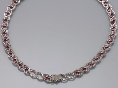 null 18k white gold river necklace with intertwined ribbon motifs paved with diamonds...