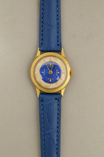 null Watch in 18k yellow gold - Round case, blue enamelled dial in a mother-of-pearl...