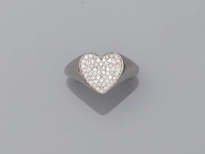 null 18k white gold ring surmounted by a heart paved with diamonds - PB: 2,80gr -...