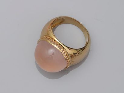 18k yellow gold signet ring with a rose quartz...