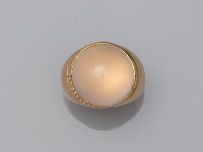 null 18k yellow gold signet ring with a rose quartz cabochon - PB: 15,60gr - TDD...