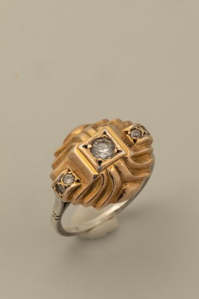 null Silver ring surmounted by white stones - Period 1900 - PB: 4,6gr - TDD 53