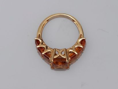 null Ring in 18k yellow gold surmounted by a large emerald cut citrine accosted by...