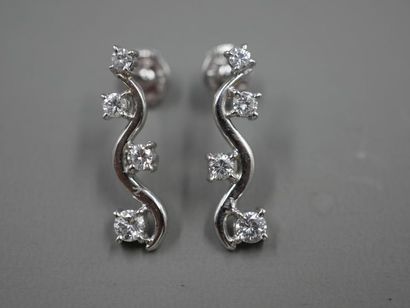 null Pair of earrings in 18k white gold simulating two small branches surmounted...
