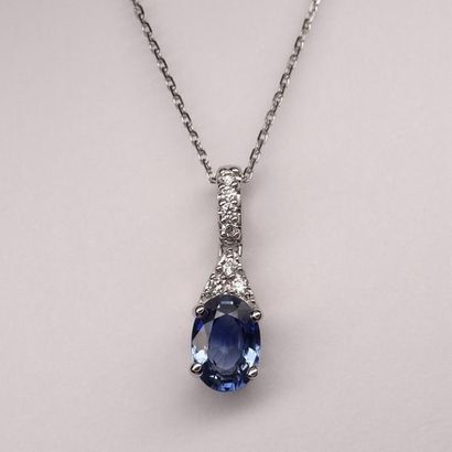 null Pendant in 18k white gold surmounted by an oval sapphire of about 1ct surmounted...