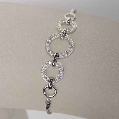 null Bracelet in 18k white gold composed of three circles paved with diamonds - PB:...