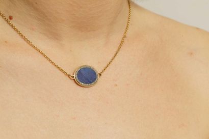 null 18k yellow gold pendant necklace with an oval Lapis Lazulis plate surrounded...