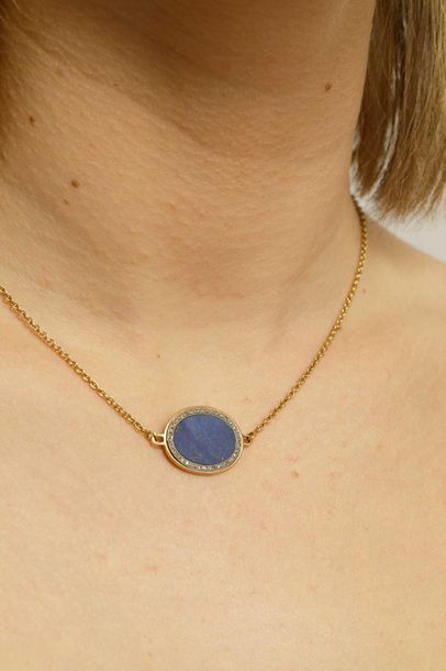 null 18k yellow gold pendant necklace with an oval Lapis Lazulis plate surrounded...