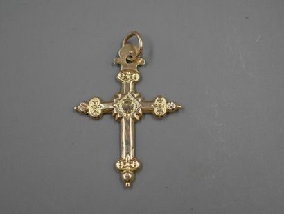 null Pendant cross in chased yellow gold 18k - Regional work from the XIXth century...