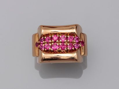 null 18k yellow gold Tank ring decorated with two lines of rubies and red stones...