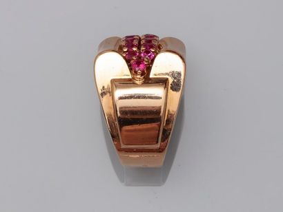 null 18k yellow gold Tank ring decorated with two lines of rubies and red stones...