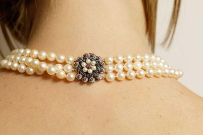 null Necklace three rows of cultured pearls - 18k white gold flower-shaped clasp...