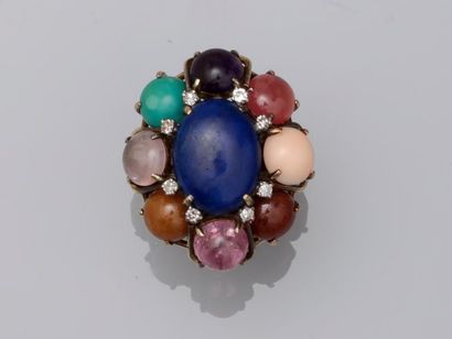 null Important flower ring in 18k yellow gold centred on a lapis lazuli cabochon...
