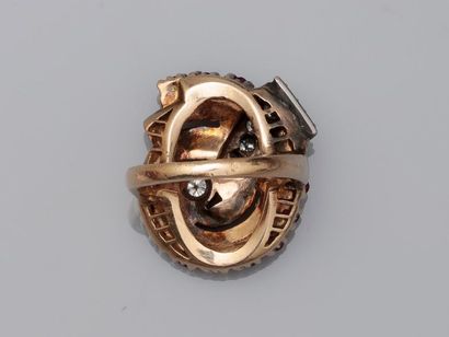 null 14k yellow gold Art Deco ring set with a winding motif composed of a line of...