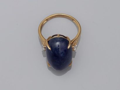 null Ring in 18k yellow gold scratched with an oval tanzanite cabochon of about 20cts...
