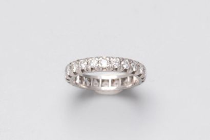 null Wedding band in 18k white gold set with brilliant-cut diamonds - PB: 4.5g -...