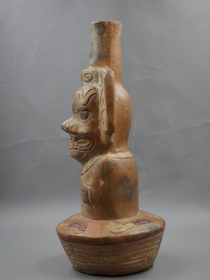 null Vase orné d’une tête de divinité probablement le dieu Aï Apec. Style de la culture...