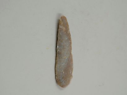 null Pointe de silex néolithique. Dordogne. 

H : 7,5 cm.