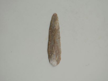 null Pointe de silex néolithique. Dordogne. 

H : 7,5 cm.