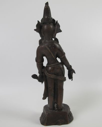 null Statuette en bronze représentant Avalokiteśvara Padmapāṇi. En l’état (petits...