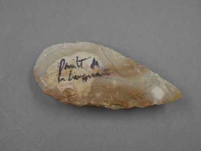 null Pointe. Silex « La Laugerie ». 

L : 7 cm.