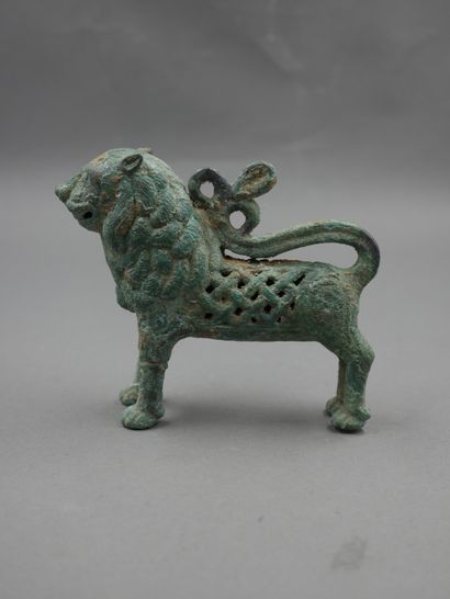 null Lion en forme d'encensoir de style Khorasan. Bronze. 

L : 12 cm