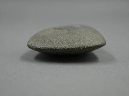 null Hache amulette votive. Dolérite bretonne « Crozon ». 

L : 6 cm. 

Anc coll...