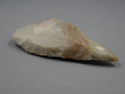 null Pointe. Silex « La Laugerie ». 

L : 7 cm.