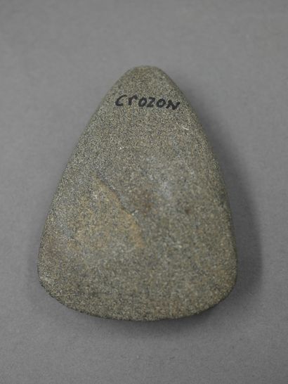 null Hache amulette votive. Dolérite bretonne « Crozon ». 

L : 6 cm. 

Anc coll...