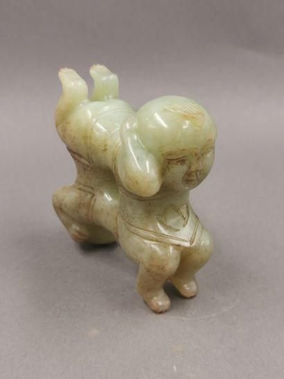 null Enfants acrobates. Jade néphrite. Chine. XIXè s.

L : 7,5 cm.