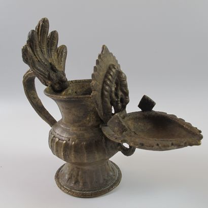 null Lampe à huile de culte « Sukunda ». Bronze. Le Sukunda est une lampe rituelle...