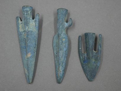 null Trois pointes de flèches 

à douille de tradition celte.

Bronze. 

L : 4 à...