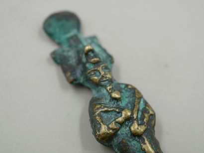 null Dieu Osiris. Bronze style Basse Epoque. 

H : 8 cm.