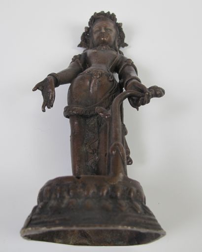 null Statuette en bronze représentant Avalokiteśvara Padmapāṇi. En l’état (petits...