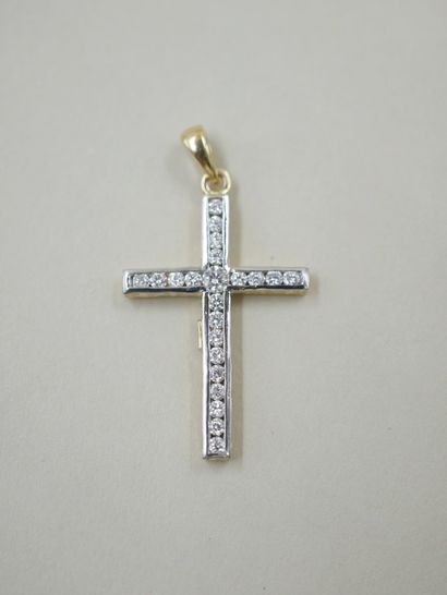 null Double face cross pendant in 18k yellow gold paved with diamonds on one side...