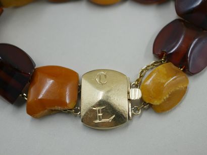 null 18k yellow gold bracelet with rectangular bakelite beads. Accidents - PB : 15,89gr...