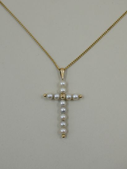 null Cross pendant in 18k yellow gold with cultured pearls - Weight : 2,40gr - Length...